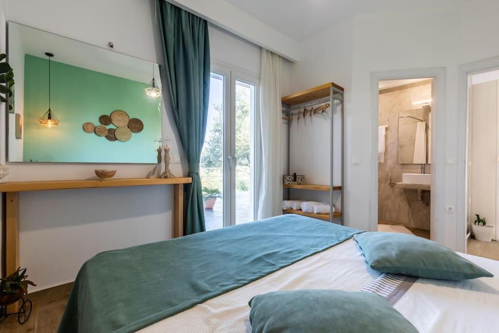 Skopelos Blue Heaven Pool Villa In Olive Grove ภายนอก รูปภาพ