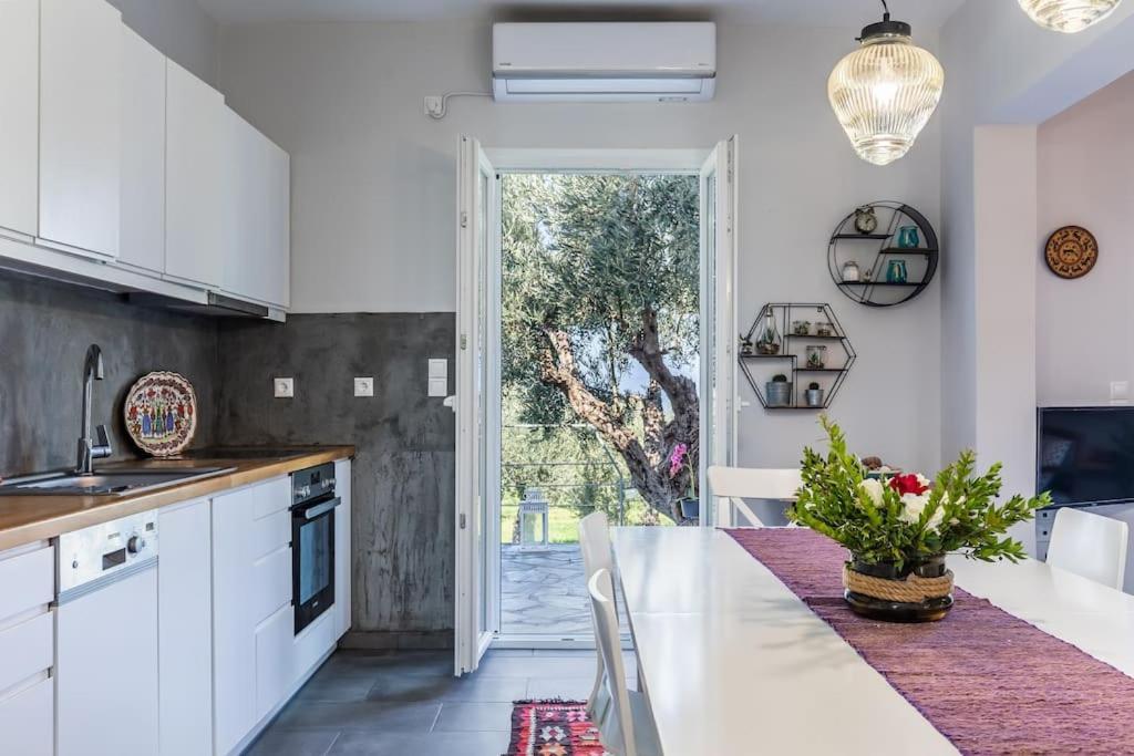 Skopelos Blue Heaven Pool Villa In Olive Grove ภายนอก รูปภาพ